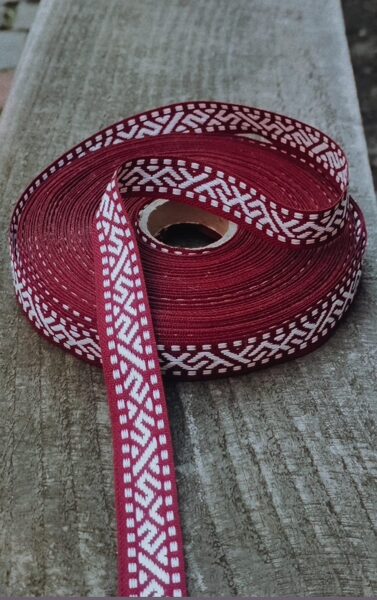 Tautiskas jostas/Dāvanu lentas/prievītes