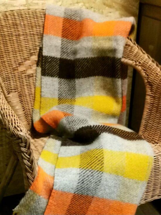 Ziemas šalle rūtaina vidēji plata 45×180 bez bārkstīm