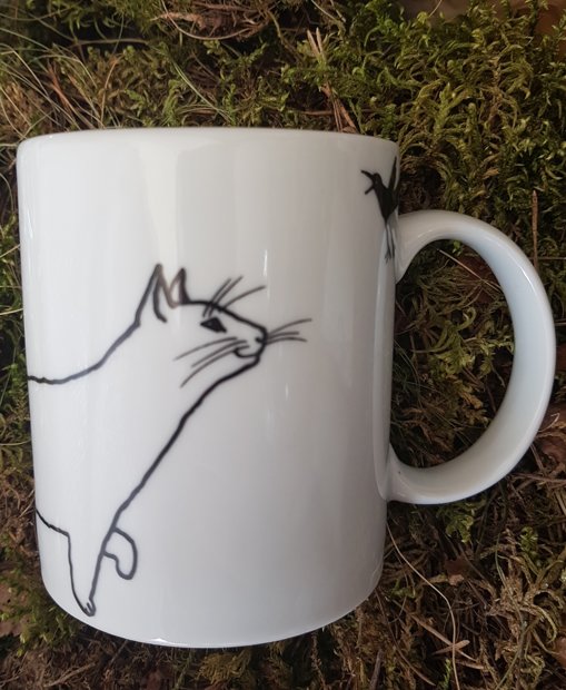Porcelāna krūze ar melnbaltu apdruku Kaķis/putns