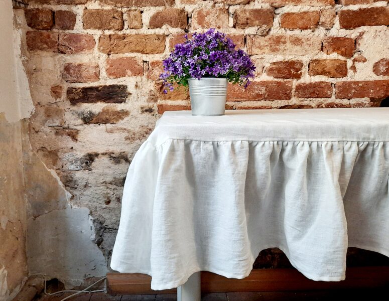 Linen tablecloth 83×143 milkwhite Ruffled
