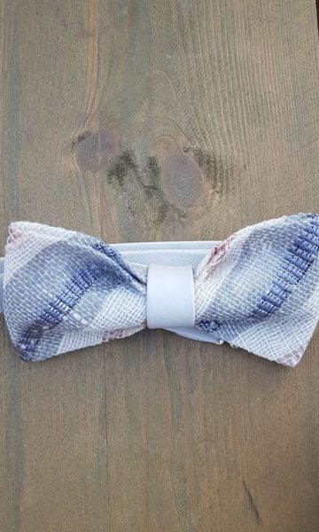 Linen bow tie with leather fastening 20
