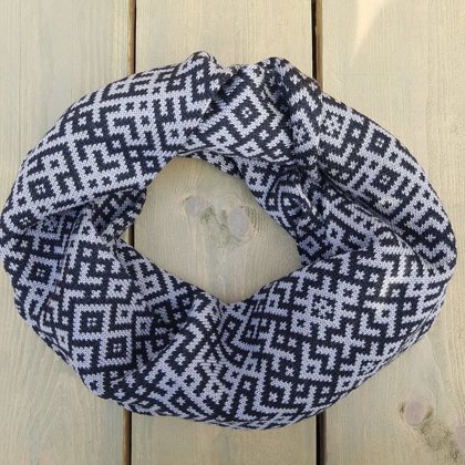 Knitted round scarf black&gray