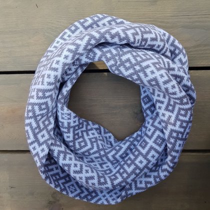 Knitted round scarf Light grey