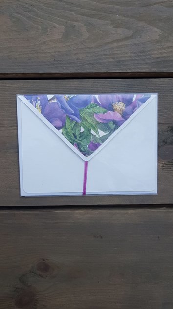 Vidējā dizaina aploksne Violetie ziedi