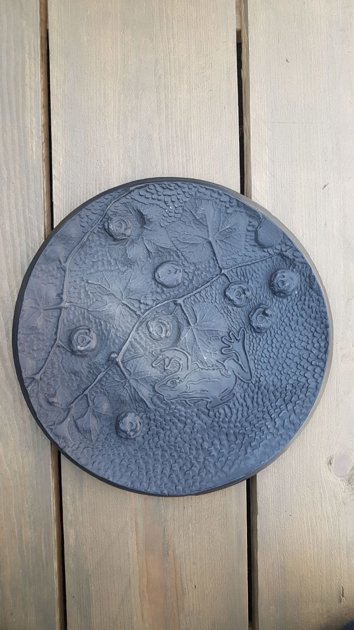 Black clay plate - big Toad