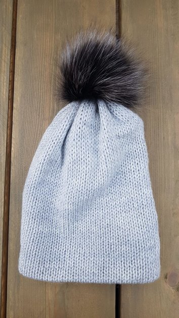 Knitted beanie with natural fur tuber