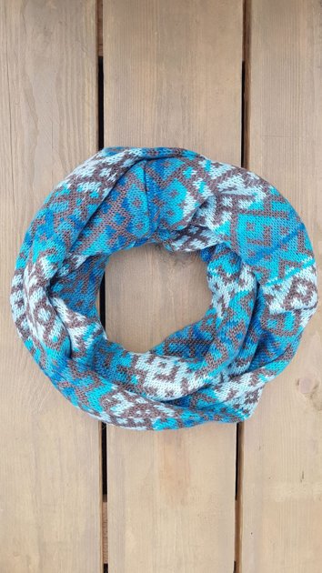 Knitted round scarf light blue