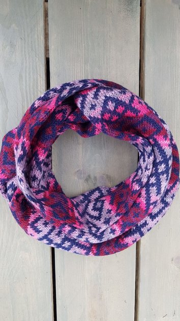 Adīta apaļšalle rozā/violeta raiba