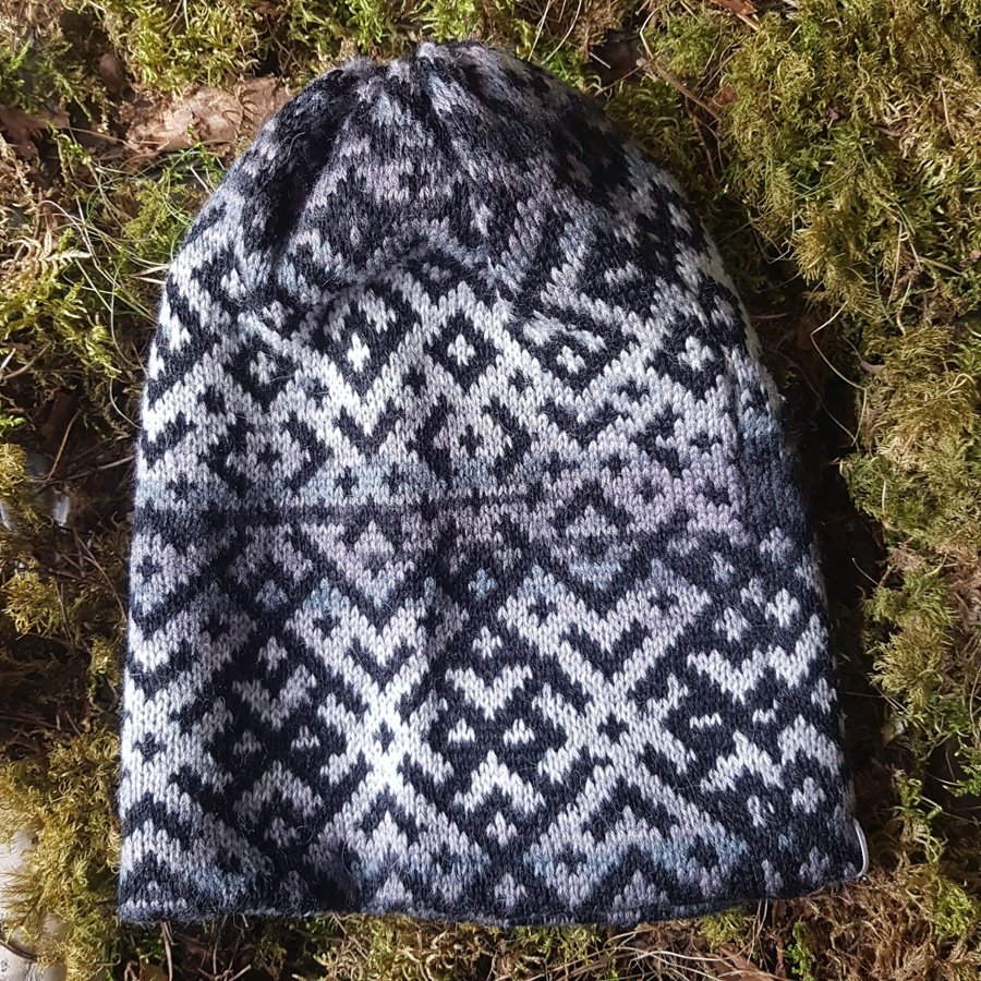 Knitted beanie with latvian ornaments 1