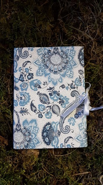 Notepad with a fabric ribbon Big Blue flowers