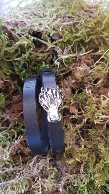 Leather bracelet with metal element - silver lion