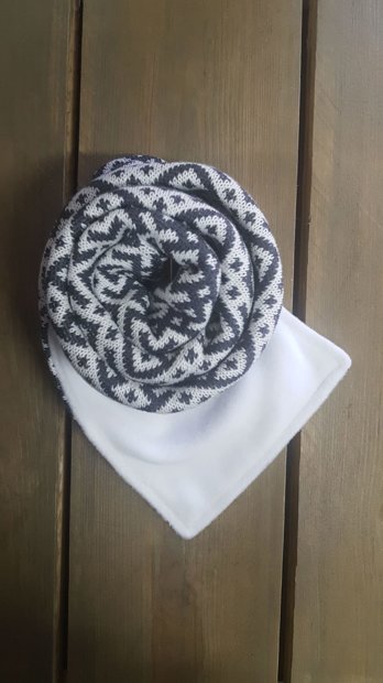 Adīta bērnu šalle ar flīsa oderi tumši pelēka