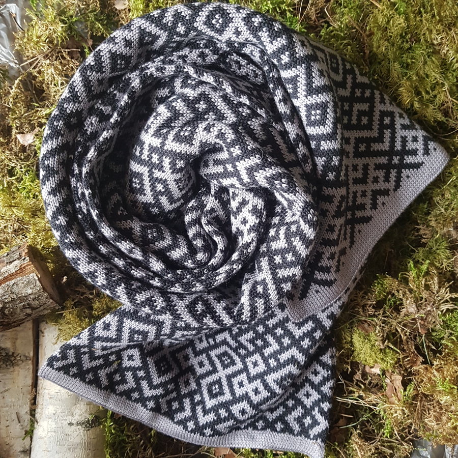 Knitted long scarf dark gray