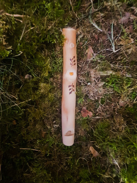 Wood pipe with amber stone