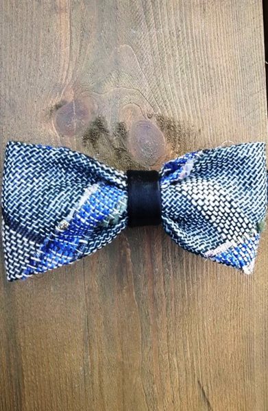 Linen bow tie with leather fastening 40