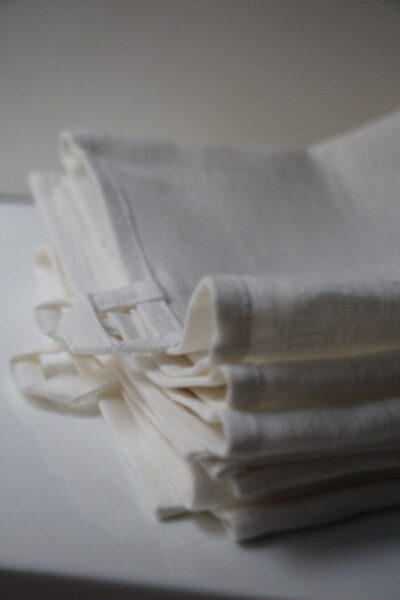 Clasic linen kitchen towel with loop Milky white